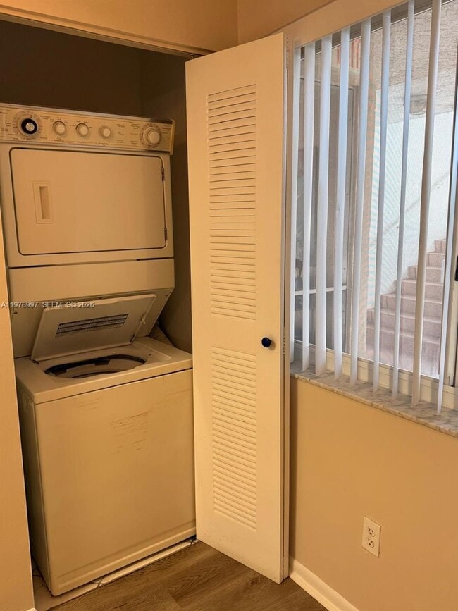 Building Photo - 9511 Weldon Cir