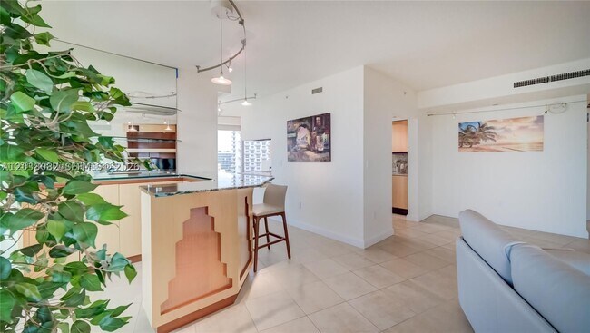 Building Photo - 1455 Ocean 902