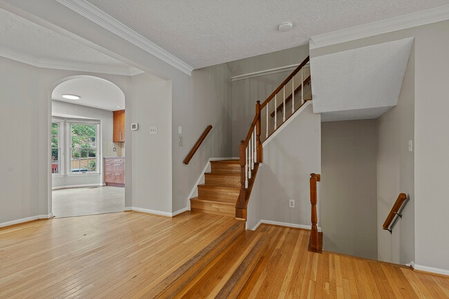 Building Photo - 7 Willwood Ct