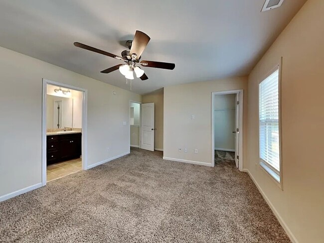 Building Photo - 425 McCarthy Dr