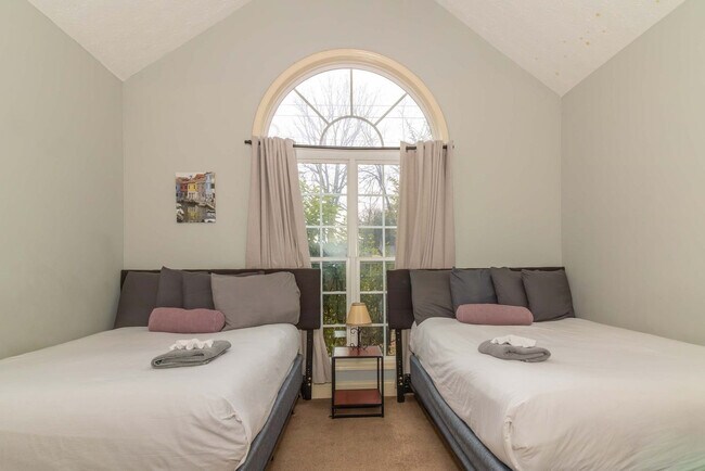 Building Photo - 4235 King Arthur Pl