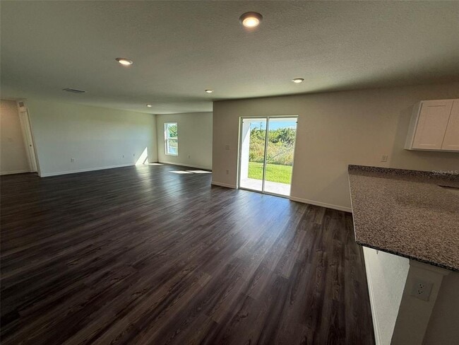 Building Photo - 13453 Kitchener Ave