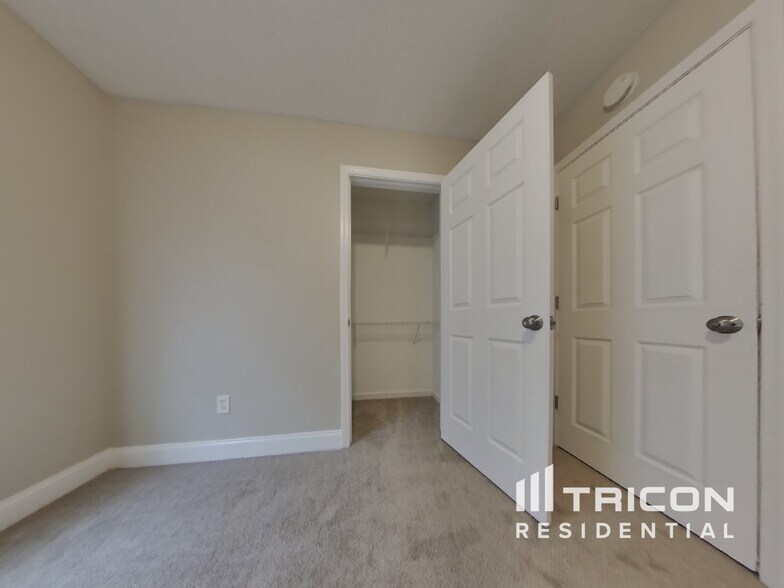 Building Photo - 381 River Trace Dr