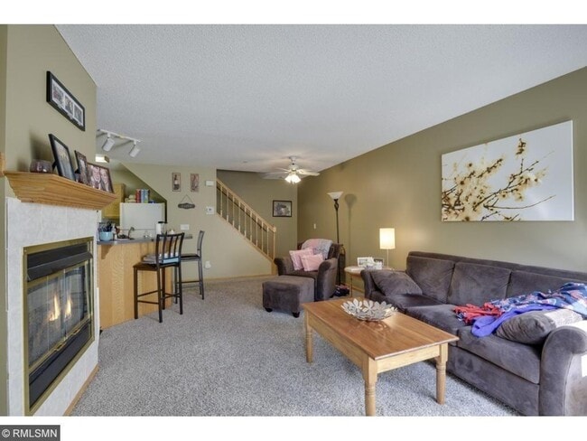 Building Photo - 2270 Ranchview Ln N