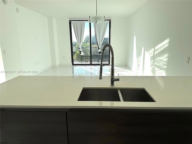 Building Photo - 301 Altara Ave