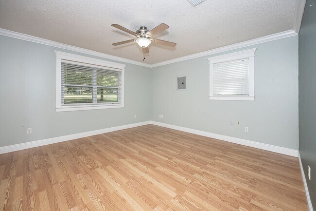 Building Photo - Peaceful Country Living on 2.4 Acres in Saucier