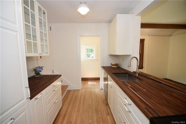 Building Photo - 5 Brevoort Rd