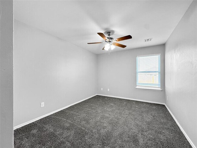 Building Photo - 2717 Sugar Pne Dr