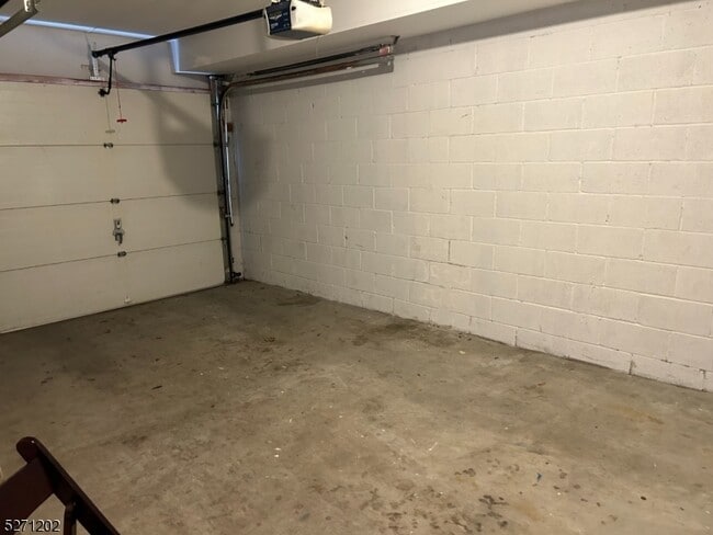 Building Photo - 29 Madonna Pl