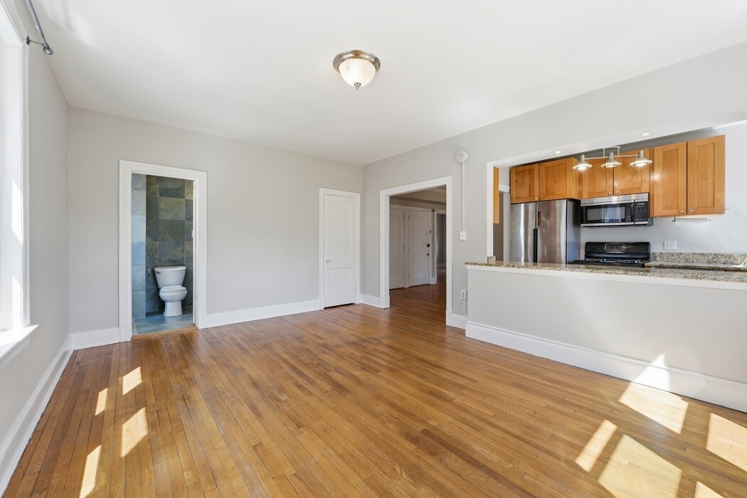 Building Photo - 1954 Columbia Rd NW