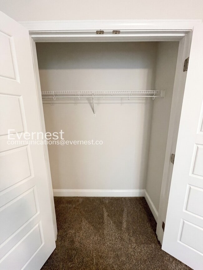 Building Photo - 215 King Rd