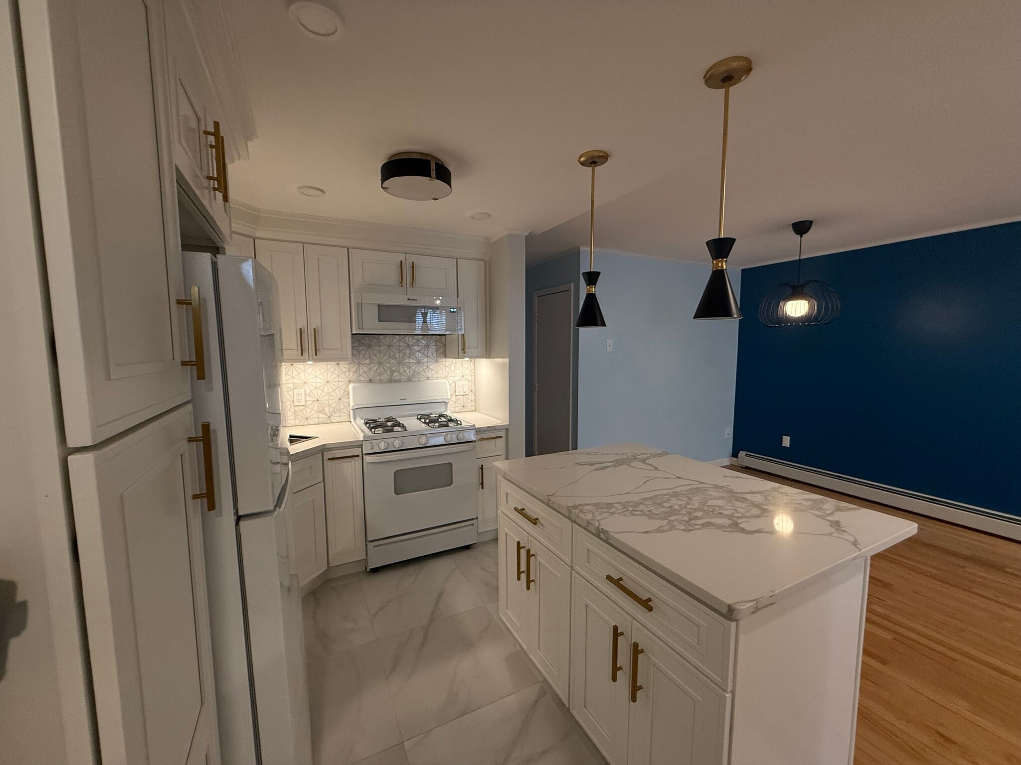 View of kitchen and dining area - 46 Hull St