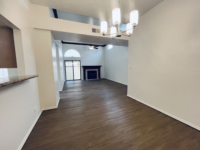 Building Photo - 10333 Camino Del Oso NE