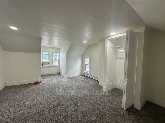 Building Photo - 2803 Canby St