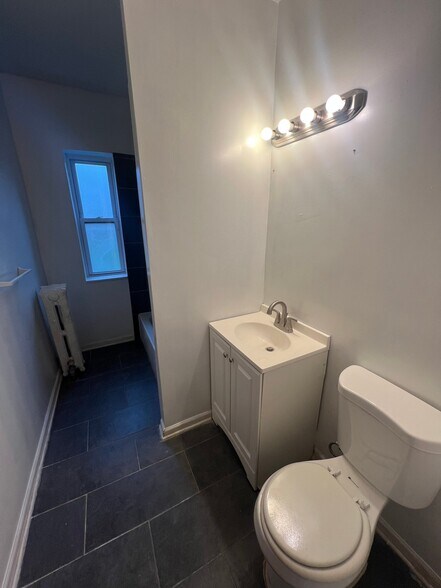 Building Photo - 138 W 70th St