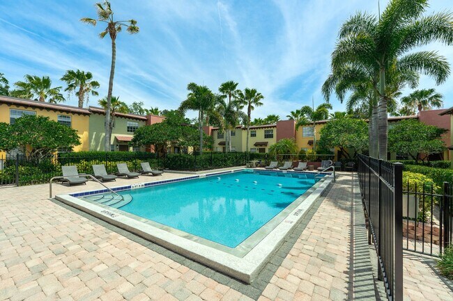 Building Photo - Renovated Condo in Downtown's coveted Dela...