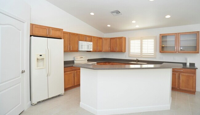 Building Photo - 3 bedroom 2 bathroom in Vail School District