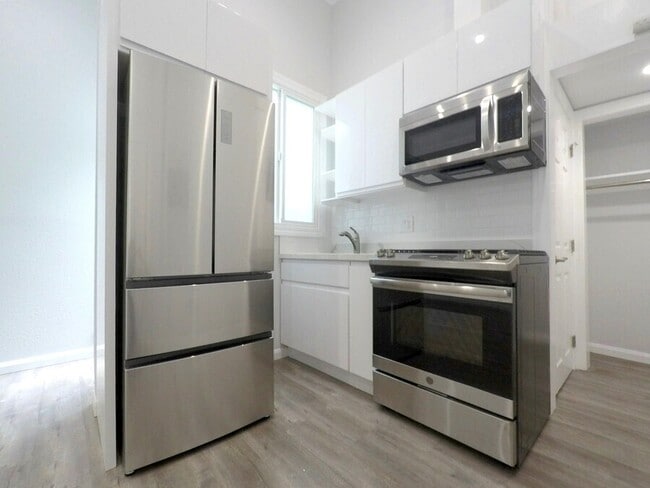 Building Photo - 518 7th St