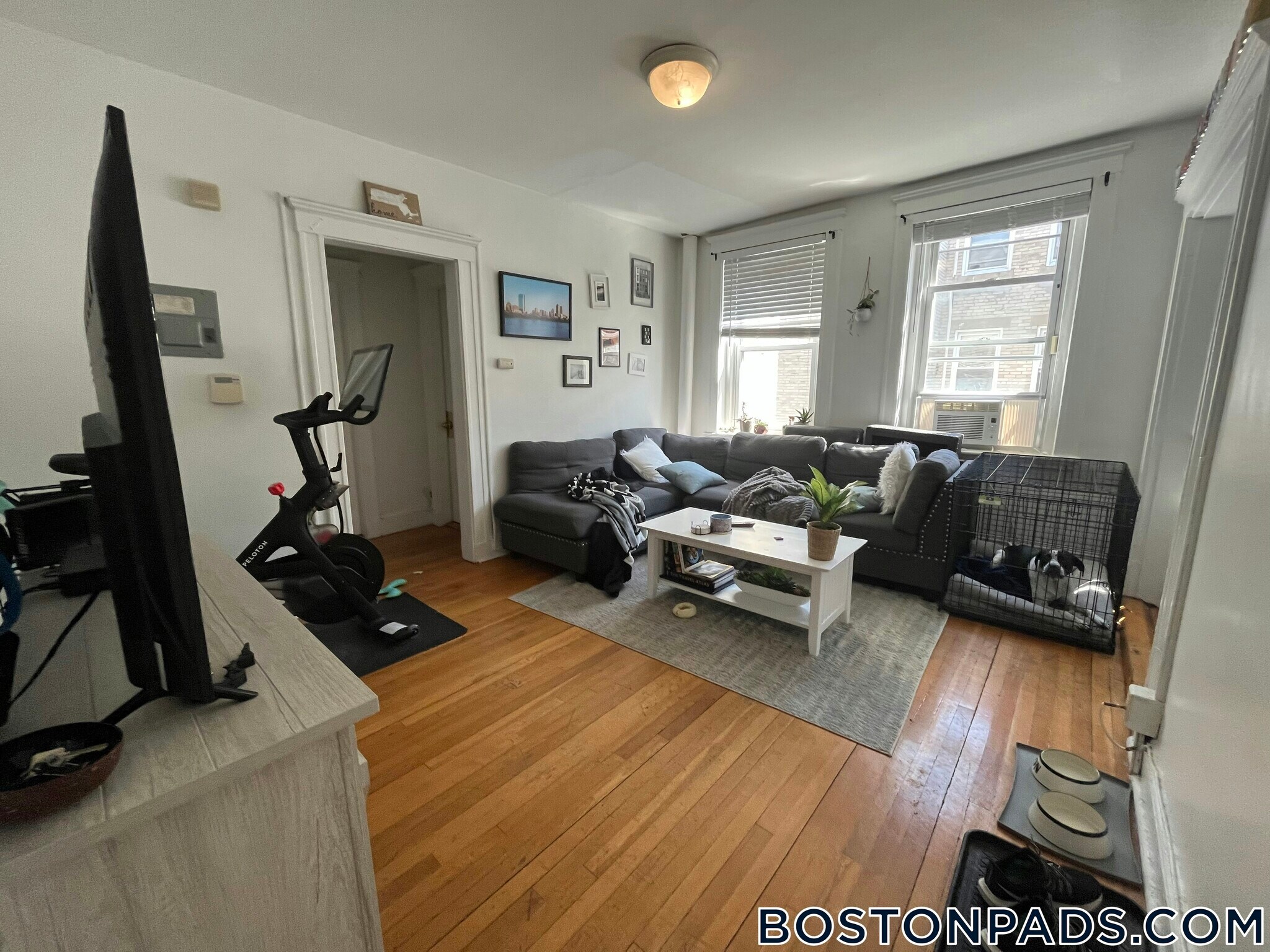 Building Photo - 121 Park Dr