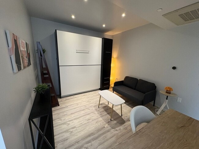 Building Photo - Modern Studio in Adams Morgan