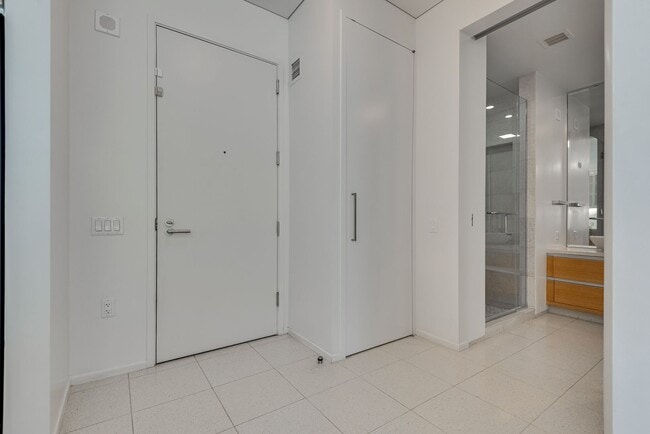 Building Photo - Veer Towers 2210E-CityCenter Views from th...