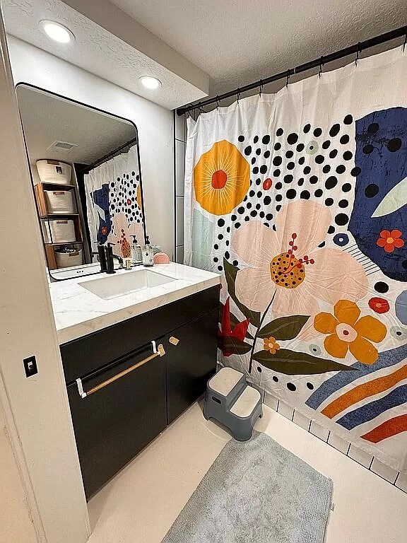 Bathroom 1 - 2954 Apache Ln