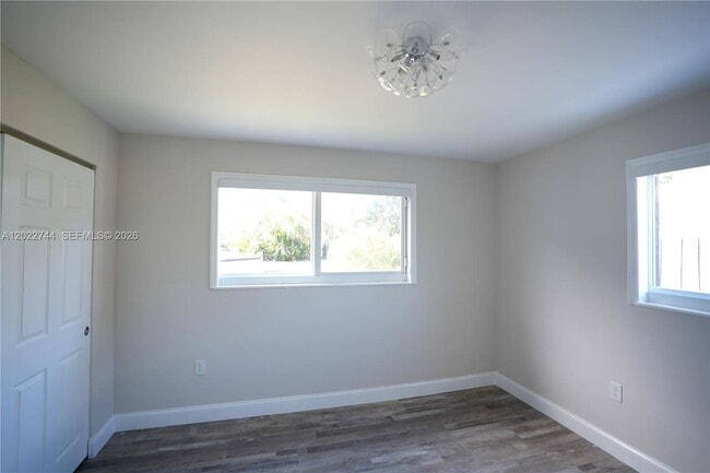 Building Photo - 2573 Conroy Dr