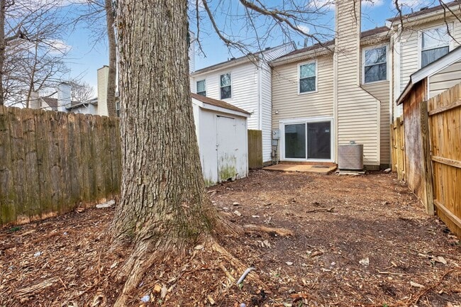 Building Photo - 2 bed 1.5 Bath Townhome in Indian Lakes