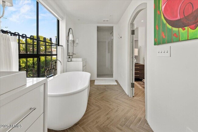 Building Photo - 4843 N 72nd Way