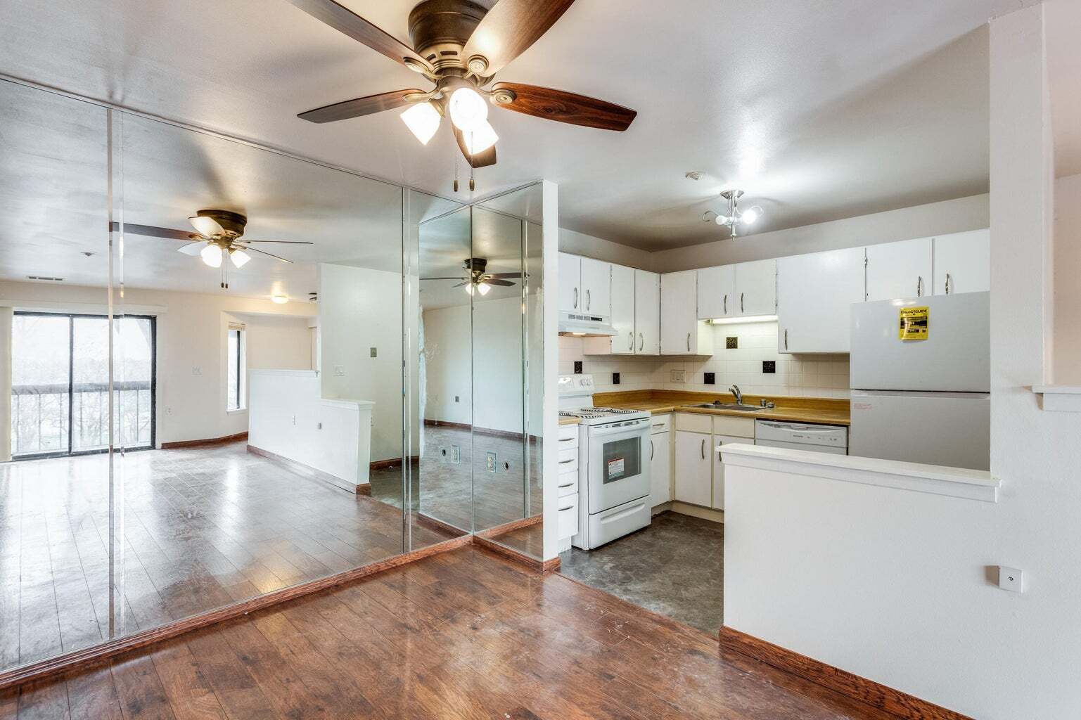 Building Photo - 9082 N Park Plaza Ct