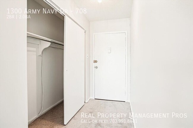 Building Photo - 1300 Army Navy Dr