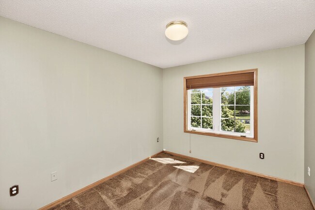 Building Photo - BEAUTIFUL 4-SEASONS ROOM!! 4 Bedroom, 3 Bathroom Home in Waukee!