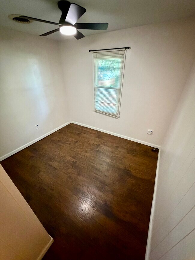Building Photo - 1604 Marbo Ave