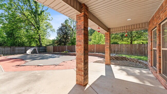Building Photo - Luxury Bentonville Home with Private Saltwater Pool