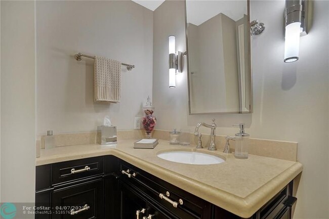 Building Photo - 3750 Galt Ocean Dr