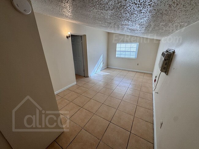 Building Photo - Lovely 3/2 in Orlando, FL - Move-In Specia...