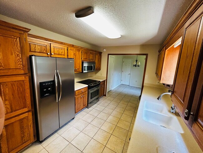 Building Photo - 709 Pineapple Pointe