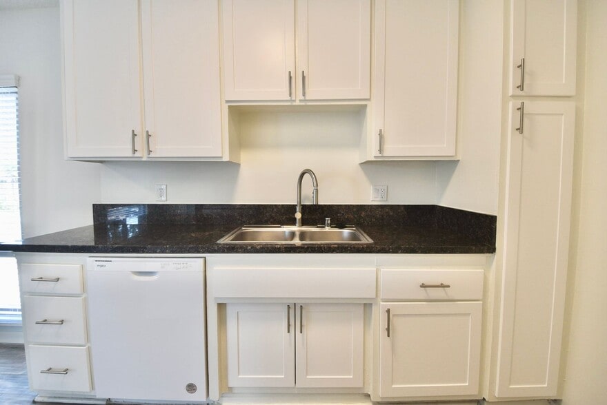 Building Photo - 12142 Burbank Blvd