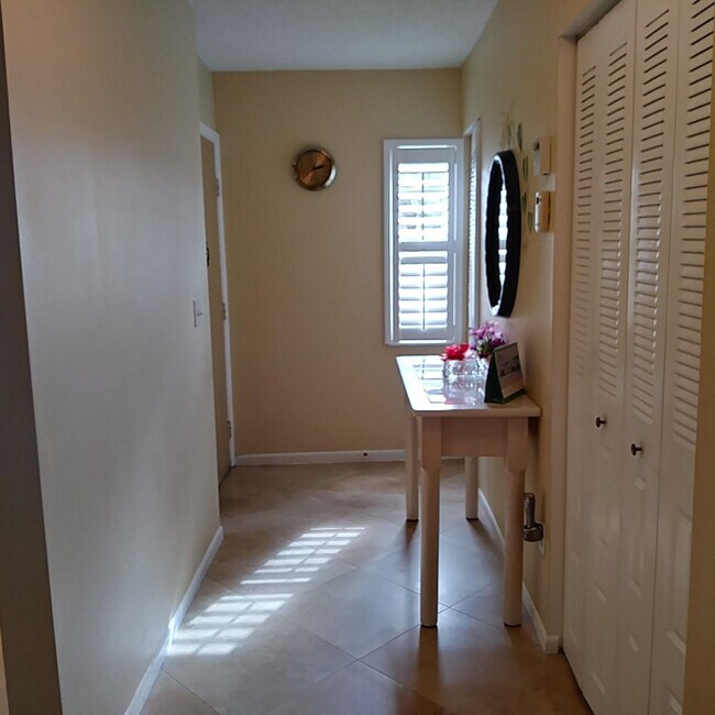 Building Photo - 8045 Eastlake Dr