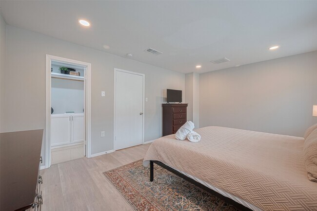 Building Photo - 14688 Perthshire Rd