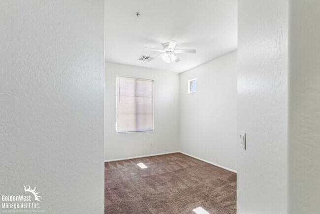 Building Photo - Beautiful 3Bdm 2Ba + Den Home Near Avondale & Goodyear!