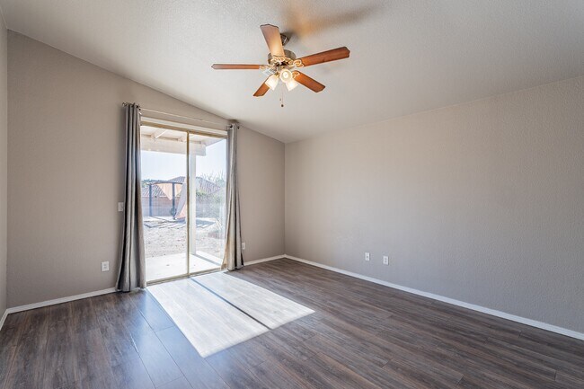 Building Photo - 8220 N Freshwater Ln