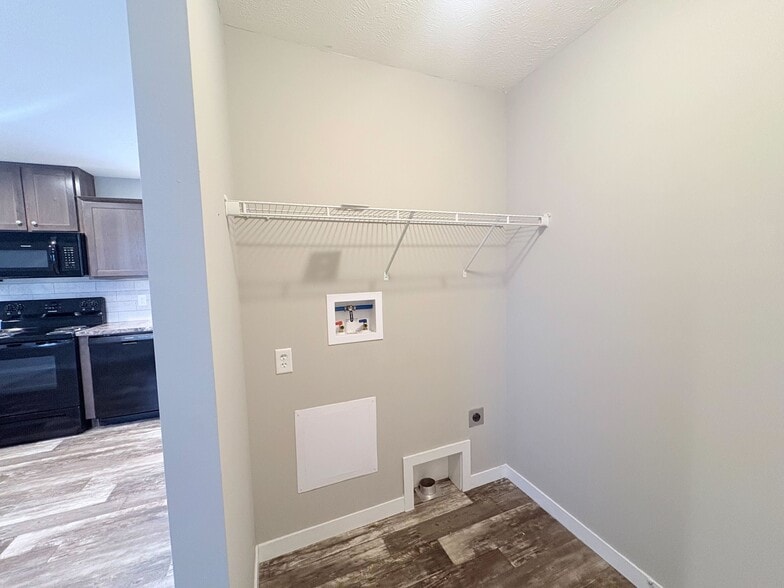 Building Photo - 10610 State Rte 762