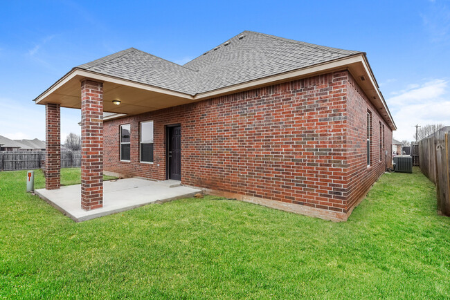 Building Photo - 6301 Bentley Dr