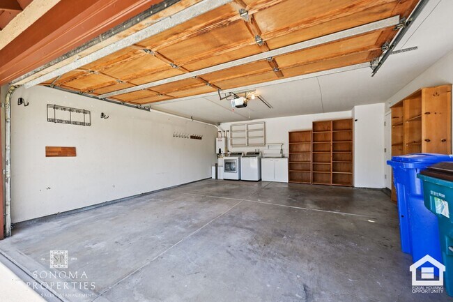 Building Photo - 424 La Quinta Ln