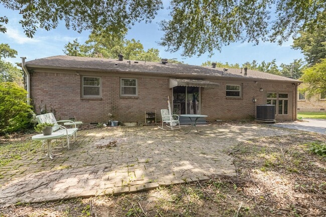 Building Photo - 4815 Danby Dr