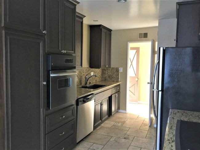 Building Photo - Spacious Lake Murray 4 Bedroom Home with Large Yard in Quiet San Diego Neighborhood