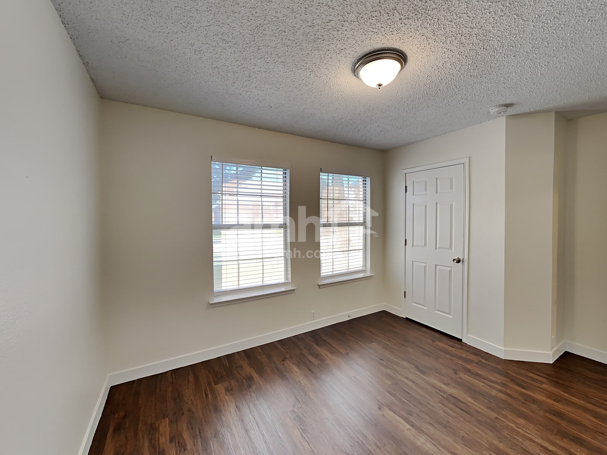 Building Photo - 1600 Waters Edge Dr