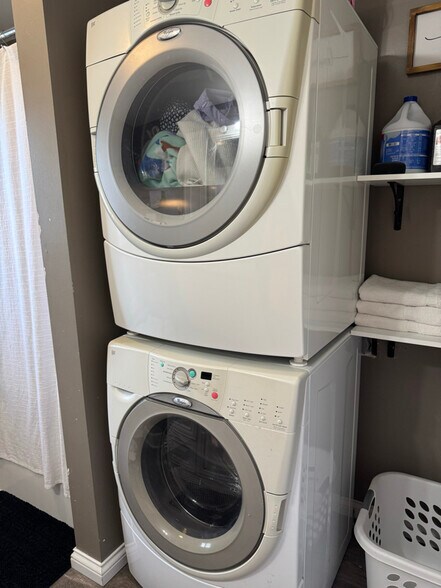 Building Photo - 637 2nd St