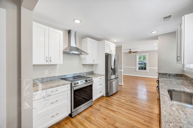 Building Photo - RENOVATED THREE BEDROOM IN ROSEWOOD